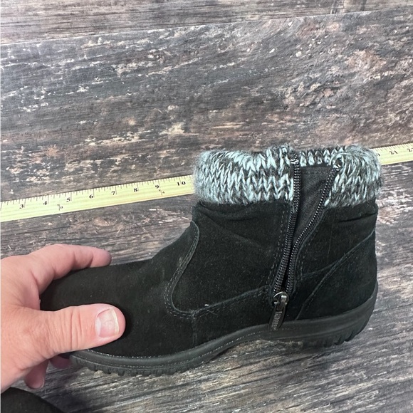 Khombu Black Ankle Boots with Gray Knit Cuff - Picture 10 of 11